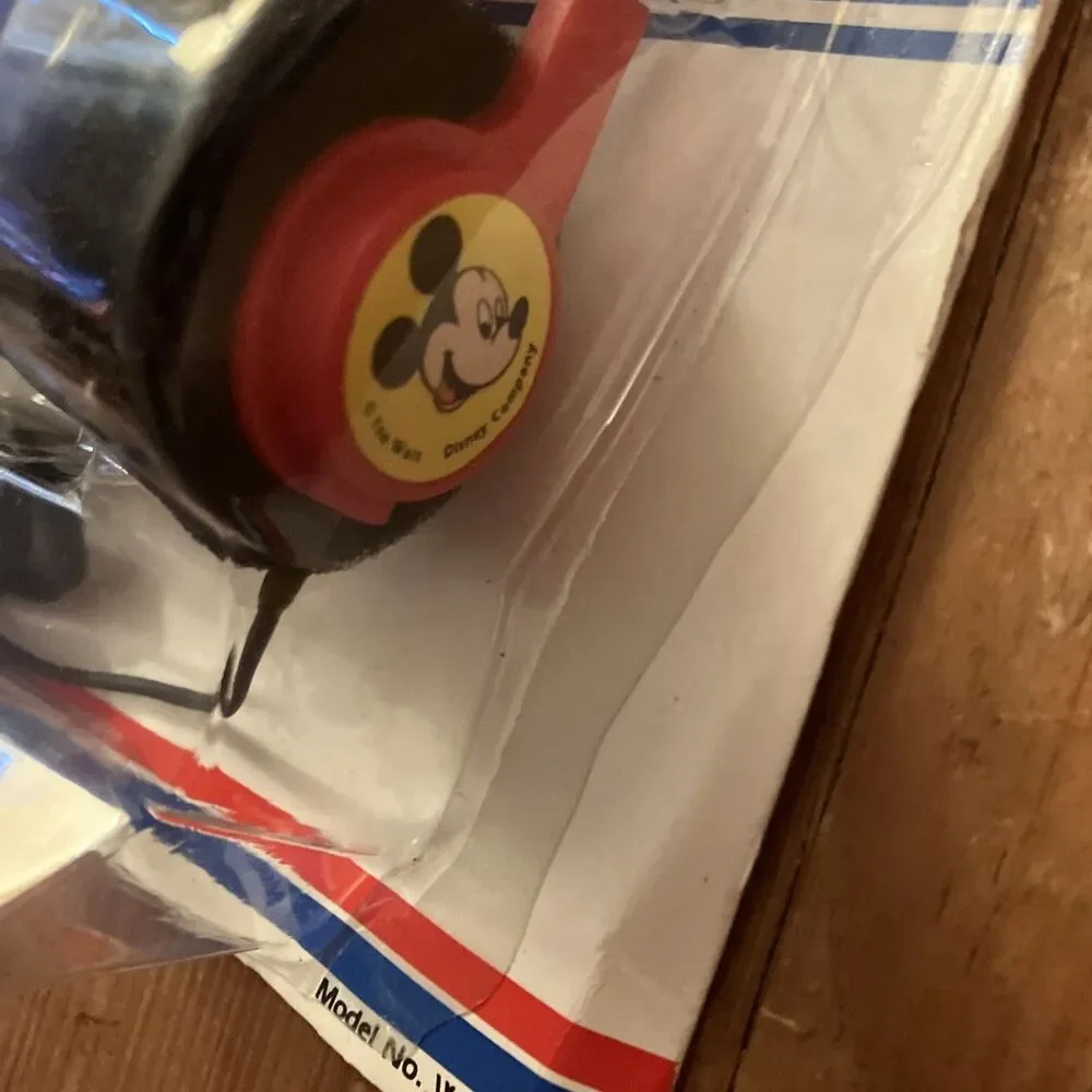 VTG Disney Mickey Mouse AM Radio w/ Headphones Concept 2000 New Old Stock